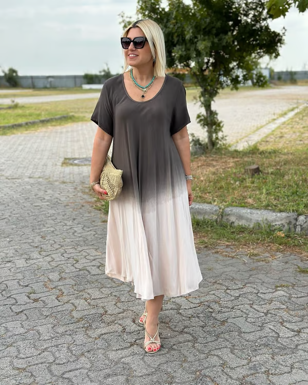 Liora™ – Losvallende jurk met zachte overgang in kleur